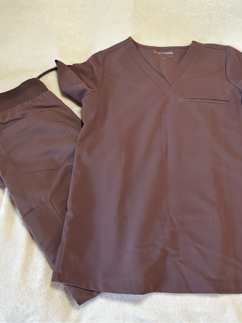 Women's V-Neck Scrub Top and Pants Set - Mauve